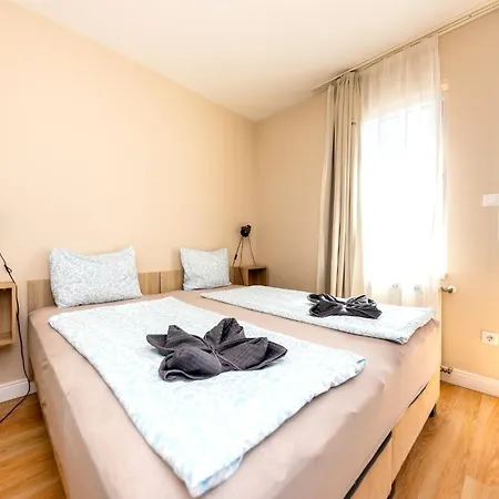 Prime - Bright 2 Bedroom Family With Free Parking *