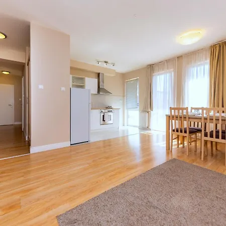Prime - Bright 2 Bedroom Family With Free Parking *