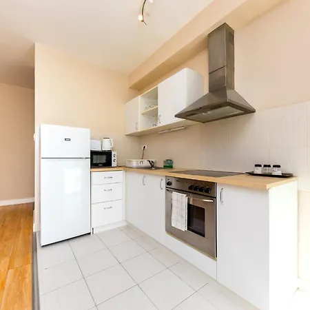 Prime - Bright 2 Bedroom Family With Free Parking 부다페스트