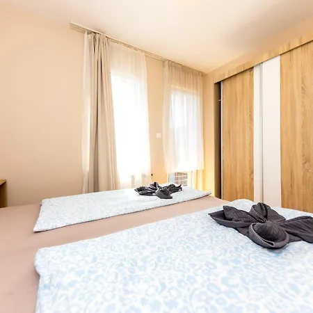 Prime - Bright 2 Bedroom Family With Free Parking Appartement