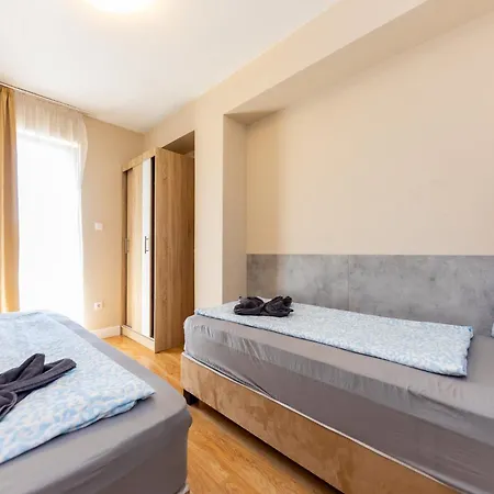Prime - Bright 2 Bedroom Family With Free Parking